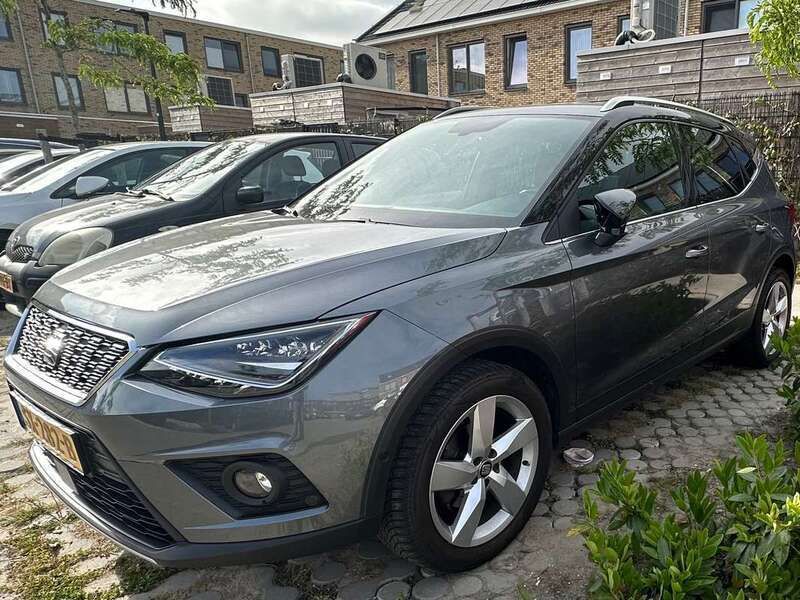 Grijs Gebruikt 2018 Seat Arona SUV | € 10.700 (Goede deal) - Afbeelding 1/4