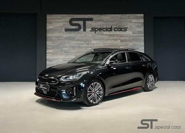 Zwart (metallic) Gebruikt 2020 Kia ProCeed Hatchback | € 24.995 (Eerlijke prijs) - Afbeelding 1/4