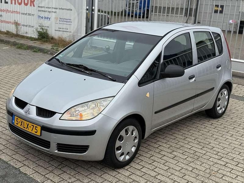 Grijs Gebruikt 2004 Mitsubishi Colt Stationwagen | € 3.395 (Duur) - Afbeelding 1/4