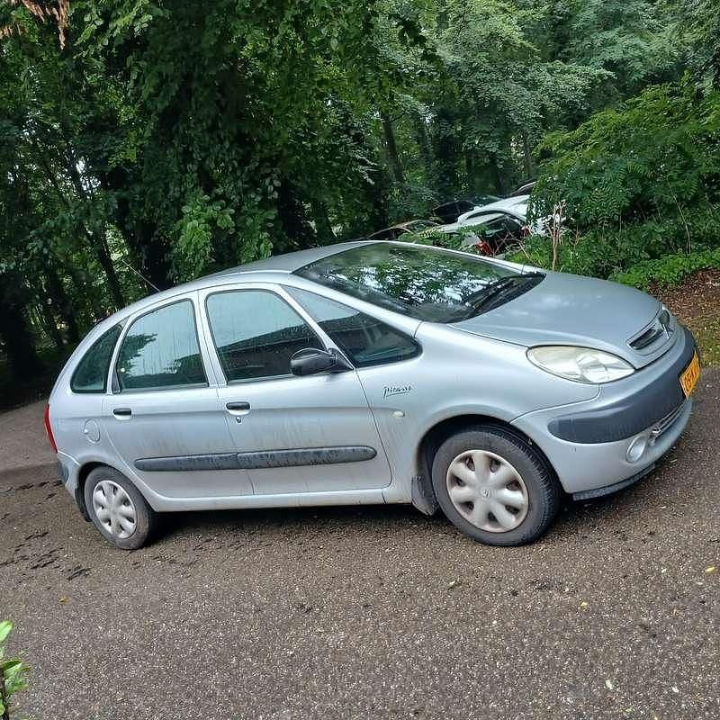 Zilver Gebruikt 2003 Citroën Xsara Picasso MPV | € 575 (Goede deal) - Afbeelding 1/4