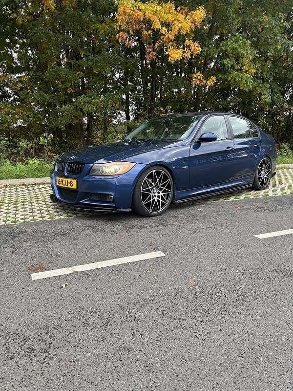 Blauw Gebruikt 2006 BMW 325 Sedan | € 6.000 (Eerlijke prijs) - Afbeelding 1/4