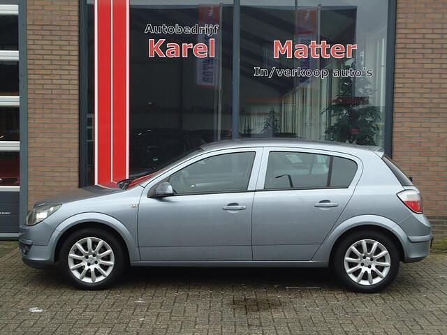 Occasion Opel Astra Enjoy 105 PK (77 kW) 2004 Grijs (metallic) Hatchback