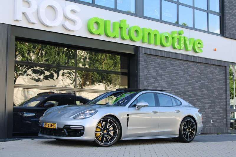 Grijs, metallic lak Gebruikt 2018 Porsche Panamera Turbo S Sedan | € 78.950 (Eerlijke prijs) - Afbeelding 1/4