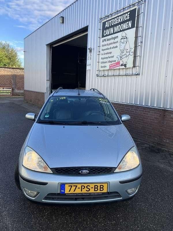 Groen Gebruikt 2004 Ford Focus Futura Stationwagen | € 1.799 (Eerlijke prijs) - Afbeelding 1/4