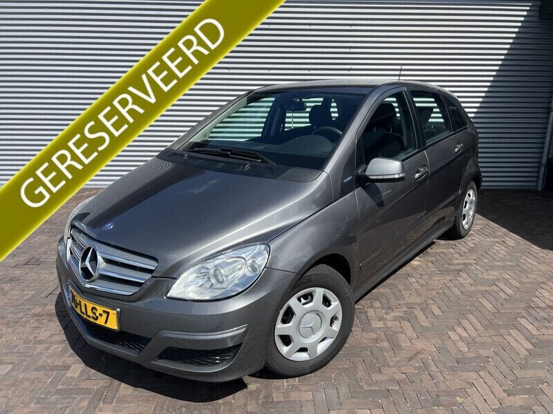 Grijs Gebruikt 2010 Mercedes B180 MPV | € 5.990 (Eerlijke prijs) - Afbeelding 1/4