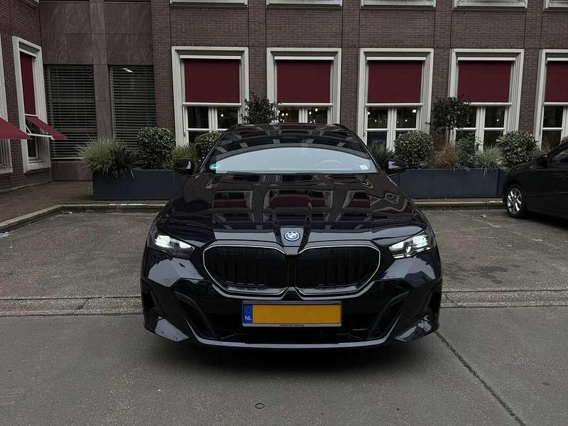 Occasion BMW i5 250 kW (340 PK) 2024 Zwart Stationwagen