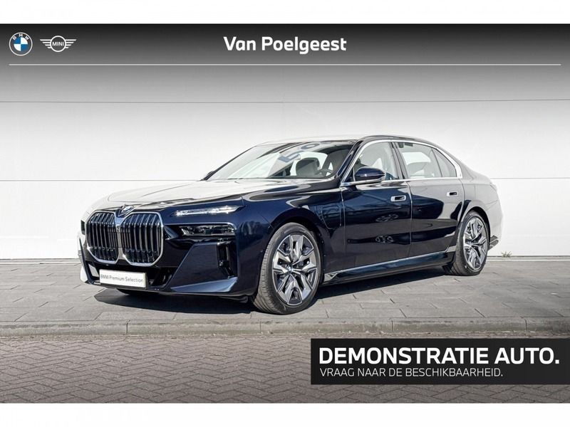M carbonschwarz metallic (zwart metallic) Gebruikt 2025 BMW 750e Comfort Edition Sedan | € 157.897 (Eerlijke prijs) - Afbeelding 1/4