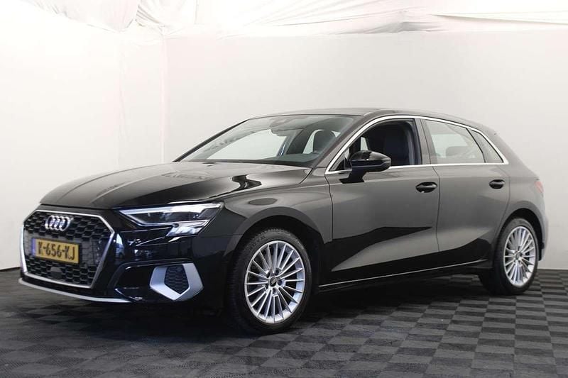 Zwart Gebruikt 2021 Audi A3 Sportback e-tron Business Sedan | € 17.999 (Goede deal) - Afbeelding 1/4