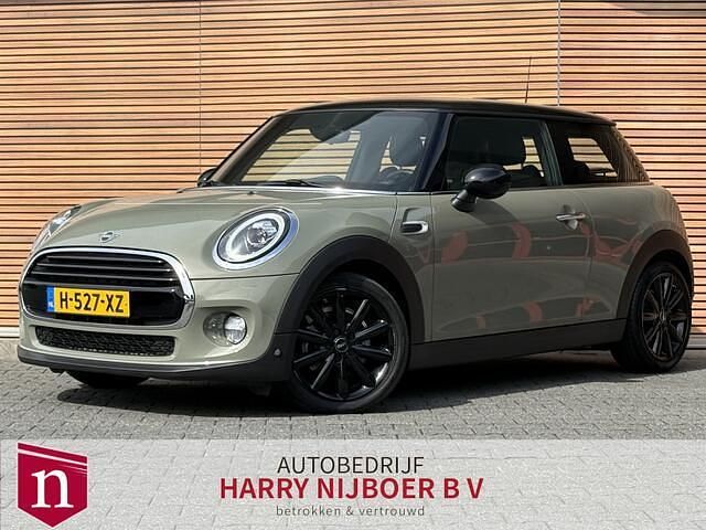 Grijs Gebruikt 2020 Mini Cooper Chili Hatchback | € 16.850 (Eerlijke prijs) - Afbeelding 1/4