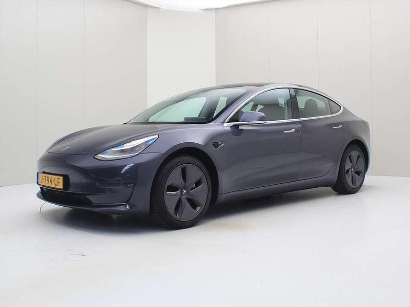 Grijs, metallic lak Gebruikt 2020 Tesla Model 3 Long Range AWD Sedan | € 18.400 (Goede deal) - Afbeelding 1/4