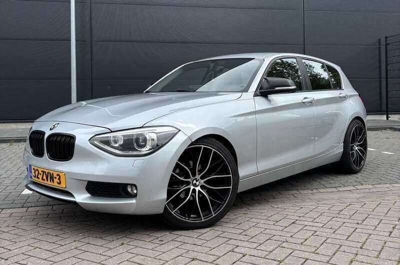 Grijs Gebruikt 2013 BMW 114 Hatchback | € 7.749 (Eerlijke prijs) - Afbeelding 1/4