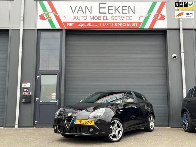 Zwart Gebruikt 2016 Alfa Romeo Giulietta Sprint Hatchback | € 12.950 (Eerlijke prijs) - Afbeelding 1/4