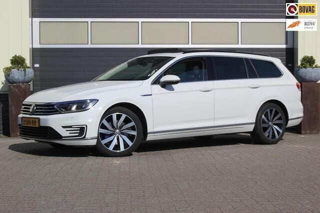 Wit Gebruikt 2018 VW Passat Highline Stationwagen | € 17.900 (Goede deal) - Afbeelding 1/4