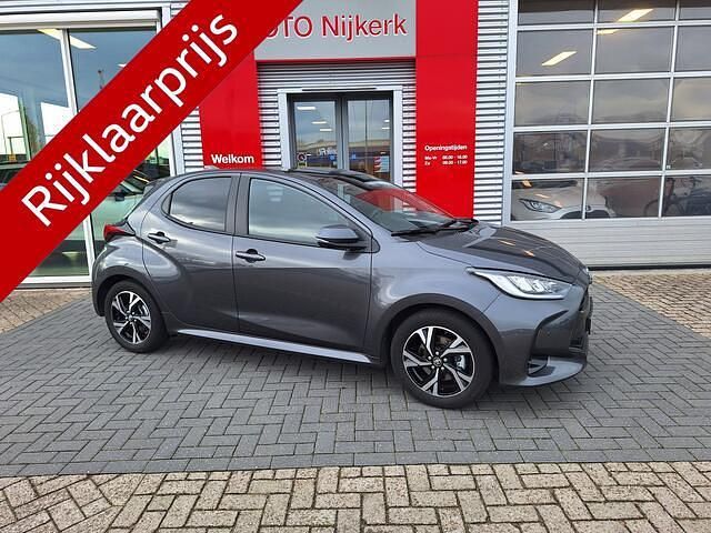 Grijs Gebruikt 2025 Toyota Yaris Comfort Hatchback | € 28.900 (Duur) - Afbeelding 1/4