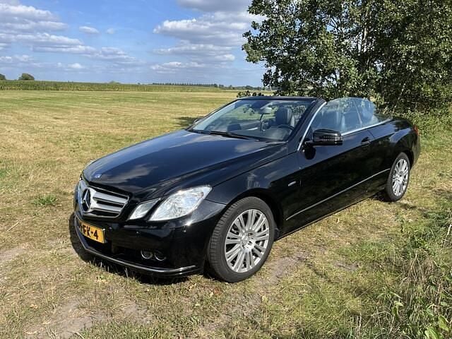 Zwart Occasion 2010 Mercedes E200 Elegance Cabriolet | € 14.500 (Eerlijke prijs) - Afbeelding 1/4