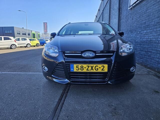 Zwart Gebruikt 2013 Ford Focus Titanium Stationwagen | € 4.499 (Eerlijke prijs) - Afbeelding 1/4