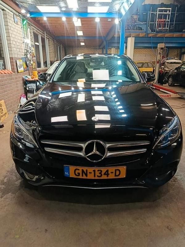 Gebruikt 2015 Mercedes C350 | € 14.000 (Goede deal) - Afbeelding 1/4