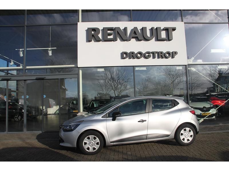 Gris platine (grijs metallic) Gebruikt 2016 Renault Clio IV Life Hatchback | € 7.925 (Eerlijke prijs) - Afbeelding 1/4