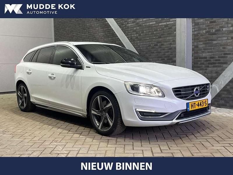 Wit Occasion 2015 Volvo V60 R-Design Stationwagen | € 8.400 (Goede deal) - Afbeelding 1/4
