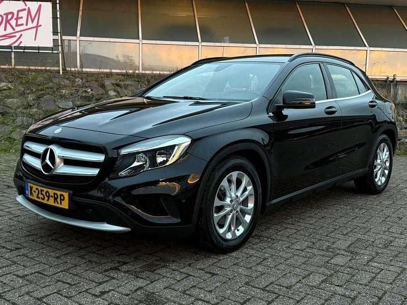 Zwart Gebruikt 2016 Mercedes GLA200 Ambition SUV | € 19.000 (Eerlijke prijs) - Afbeelding 1/4