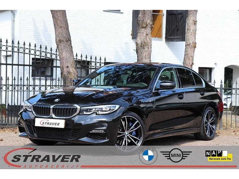 Zwart Gebruikt 2019 BMW 330 Executive Sedan | € 29.950 (Eerlijke prijs) - Afbeelding 1/4
