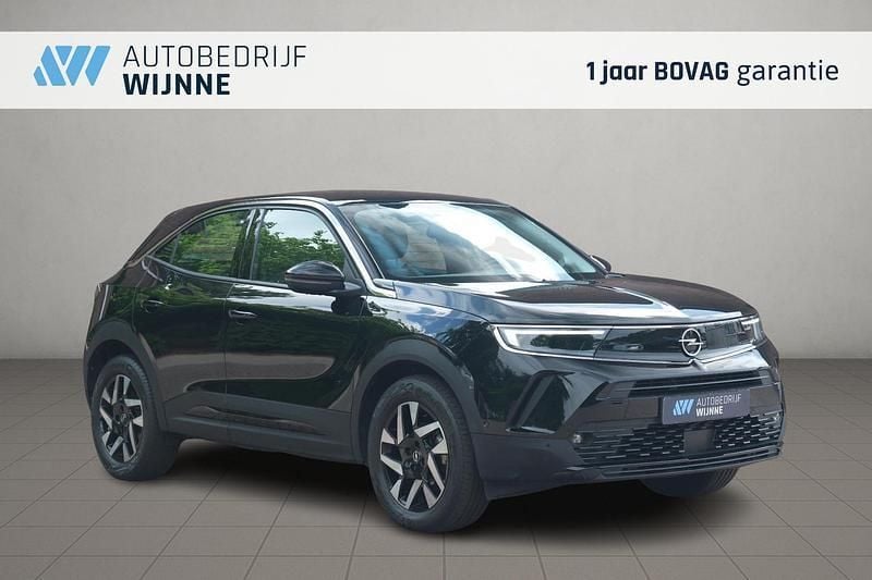 Zwart Gebruikt 2023 Opel Mokka Elegance SUV | € 21.950 (Eerlijke prijs) - Afbeelding 1/4