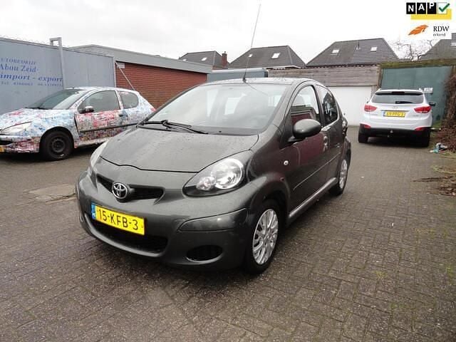 Groen Gebruikt 2009 Toyota Aygo Hatchback | € 2.950 (Eerlijke prijs) - Afbeelding 1/4