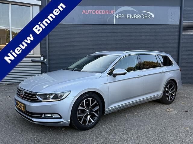Grijs Gebruikt 2018 VW Passat Comfortline Stationwagen | € 15.950 (Eerlijke prijs) - Afbeelding 1/4