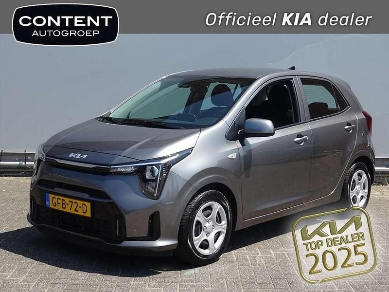 Grijs, metallic lak Gebruikt 2024 Kia Picanto Hatchback | € 17.440 (Eerlijke prijs) - Afbeelding 1/4