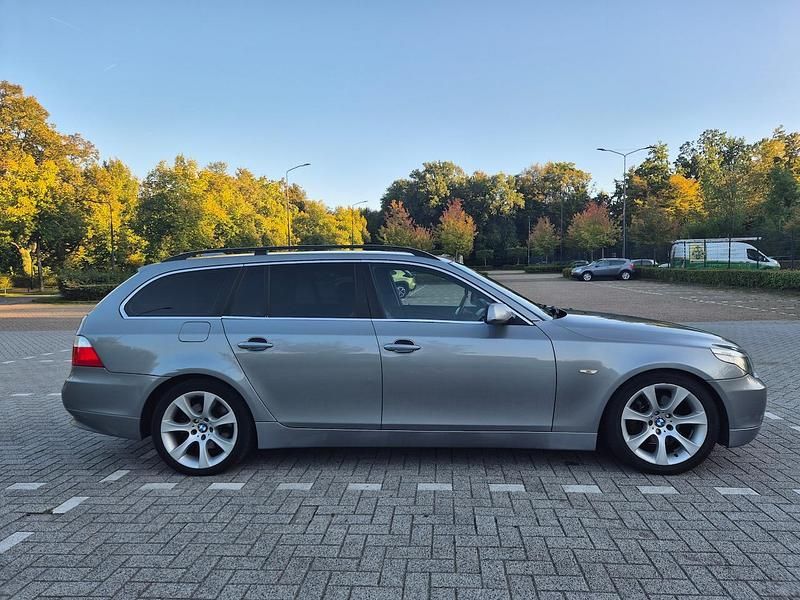 Zilver Gebruikt 2005 BMW 525 Executive Stationwagen | € 3.900 (Eerlijke prijs) - Afbeelding 1/4