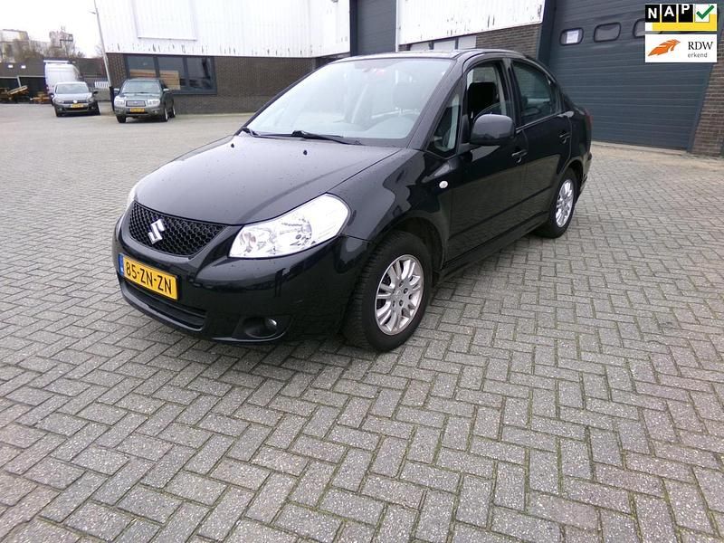 Zwart (metallic) Gebruikt 2008 Suzuki SX4 Exclusive Sedan | € 1.000 (Super prijs) - Afbeelding 1/4