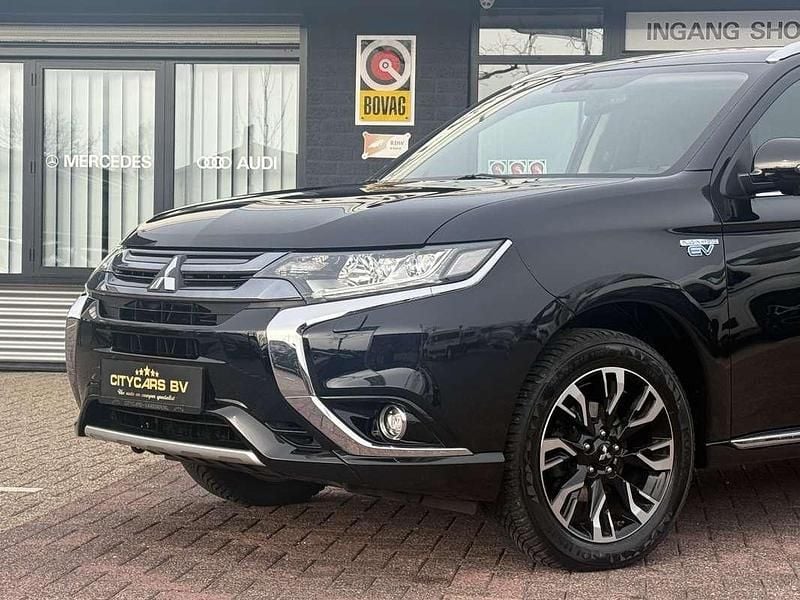 Occasion Mitsubishi Outlander P-HEV 203 PK (149 kW) 2017 Zwart SUV