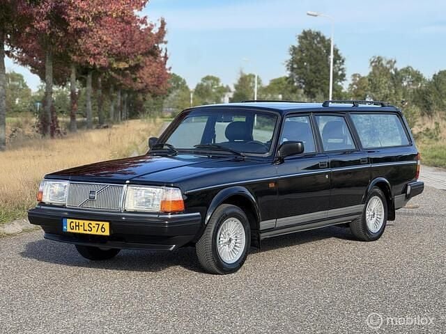 Zwart Gebruikt 1993 Volvo 240 Stationwagen | € 10.450 - Afbeelding 1/4