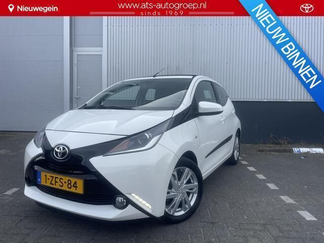 Wit Gebruikt 2015 Toyota Aygo X-wave Hatchback | € 8.750 (Eerlijke prijs) - Afbeelding 1/4