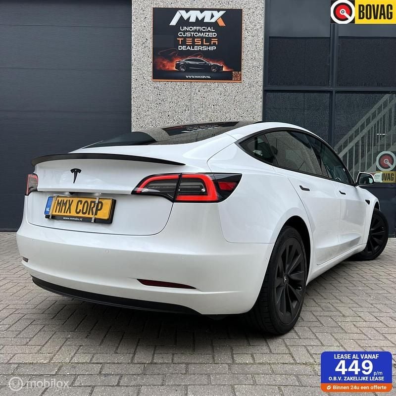 Wit Gebruikt 2022 Tesla Model 3 Standard Range Plus Sedan | € 27.999 (Eerlijke prijs) - Afbeelding 1/4