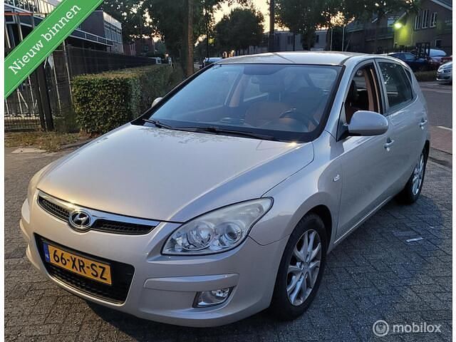 Grijs Gebruikt 2007 Hyundai i30 Dynamiq Hatchback | € 2.990 (Eerlijke prijs) - Afbeelding 1/4