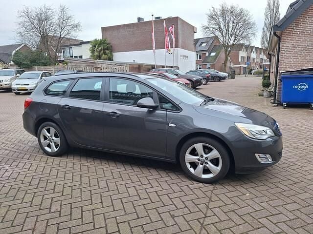 Occasion Opel Astra Edition 116 PK (85 kW) 2011 Grijs Stationwagen
