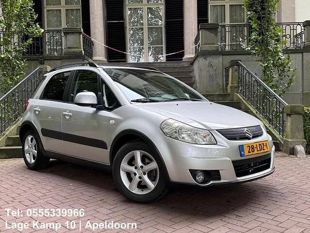 Grijs, metallic lak Gebruikt 2010 Suzuki SX4 MPV | € 5.945 (Eerlijke prijs) - Afbeelding 1/4