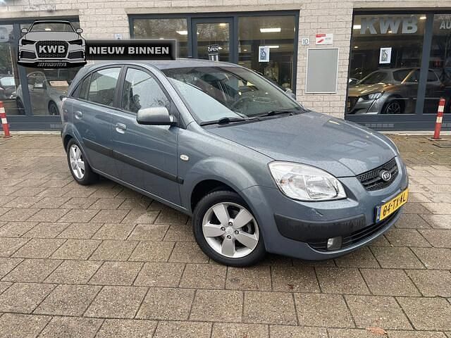 Grijs Gebruikt 2007 Kia Rio Hatchback | € 2.750 (Iets duurder) - Afbeelding 1/4