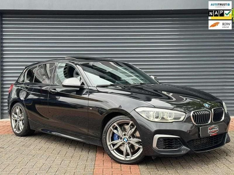 Zwart Gebruikt 2017 BMW M140 Executive Hatchback | € 26.450 (Eerlijke prijs) - Afbeelding 1/4