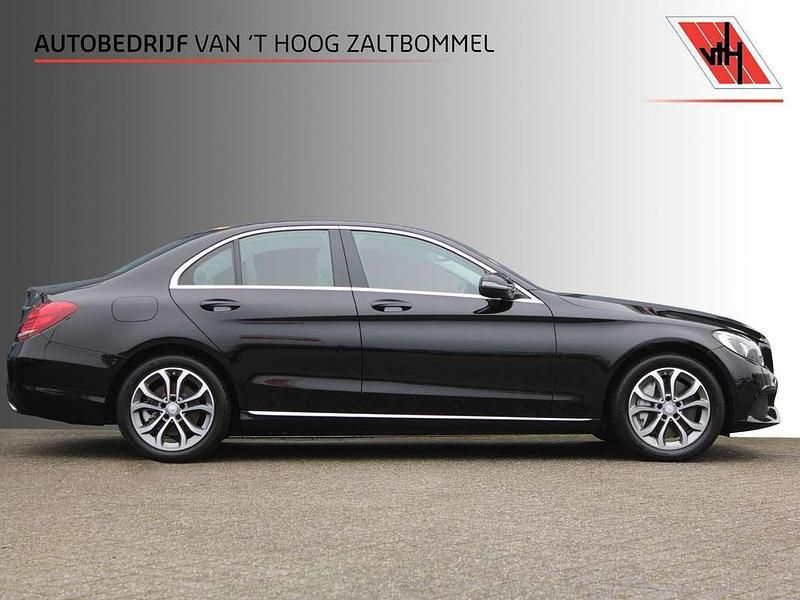 Zwart, metallic lak Gebruikt 2016 Mercedes C350 Avantgarde Sedan | € 23.900 (Eerlijke prijs) - Afbeelding 1/4