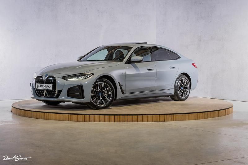 Grijs Gebruikt 2022 BMW i4 M Sport Sedan | € 43.490 (Eerlijke prijs) - Afbeelding 1/4