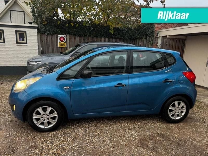 Blauw (metallic) Occasion 2010 Kia Venga Hatchback | € 4.250 (Eerlijke prijs) - Afbeelding 1/4