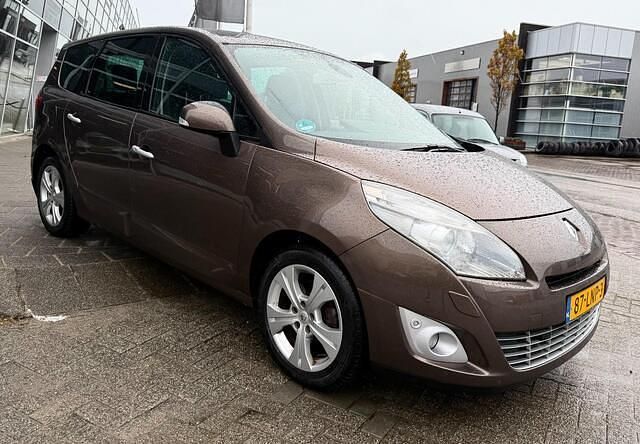 Bruin Gebruikt 2010 Renault Grand Scénic III Dynamique MPV | € 3.250 (Eerlijke prijs) - Afbeelding 1/4