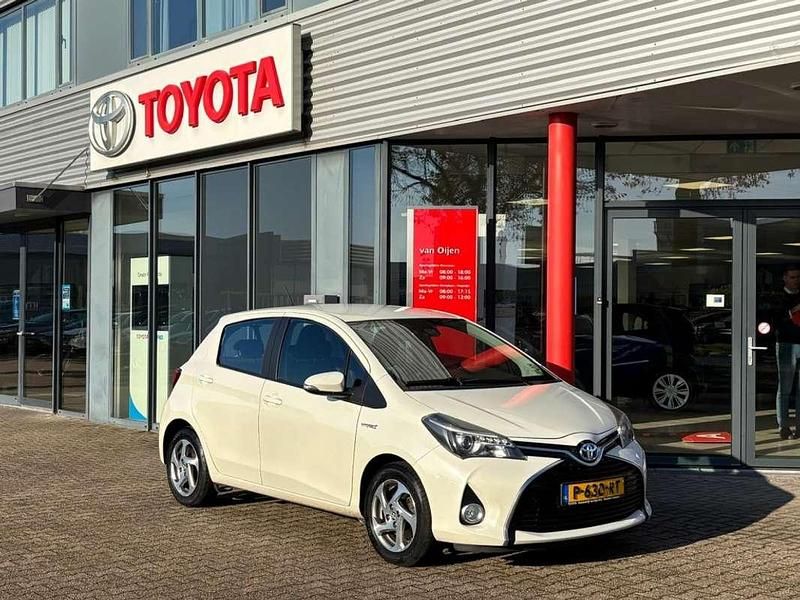 Wit Gebruikt 2017 Toyota Yaris Hybrid Hatchback | € 12.995 (Goede deal) - Afbeelding 1/4