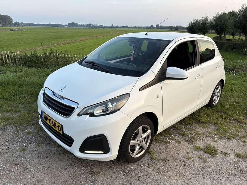 Wit Gebruikt 2015 Peugeot 108 Active Hatchback | € 4.500 (Iets duurder) - Afbeelding 1/4