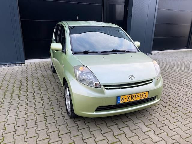 Occasion Daihatsu Sirion 87 PK (63 kW) 2006 Groen Hatchback