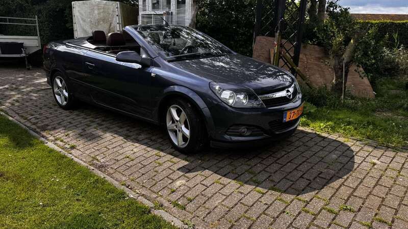 Blauw Gebruikt 2006 Opel Astra Cabriolet Cosmo Cabriolet | € 4.000 (Eerlijke prijs) - Afbeelding 1/4
