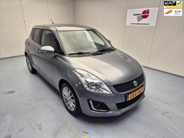 Grijs, metallic lak Gebruikt 2016 Suzuki Swift Hatchback | € 8.940 (Eerlijke prijs) - Afbeelding 1/4