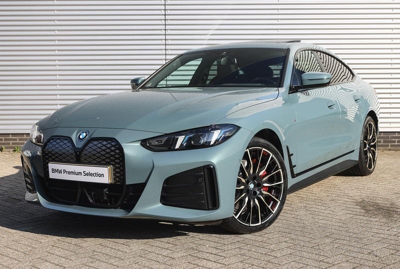 Cape york green (groen metallic) Gebruikt 2025 BMW i4 Comfort Edition Sedan | € 79.950 - Afbeelding 1/4